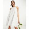 Y.A.S - Bridal - Kurzes Brautkleid in Weiß mit Kunstfederbesatz und Perlendetail
