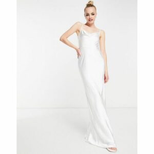 Pretty Lavish - Bridal - Hochgeschlossenes Maxi-Schlupfkleid/Brautkleid aus Satin in Elfenbeinweiß